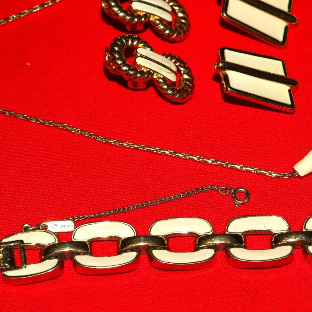 Monet jewelry set